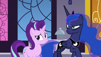 Princess Luna looks uneasily at Celestia S7E10