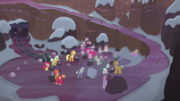 Apples and Pies in the rock quarry S5E20