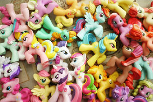 Assorted molded pony toys