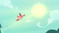 Bird fluttering through the air S8E18