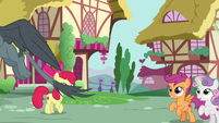 Gabby flies off to help another pony S6E19