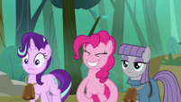 Pinkie rings Starlight and Maud's cowbells S7E4