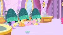 Twilight, Applejack, and Fluttershy getting their manes done S1E26