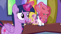 Twilight Sparkle barely paying attention S7E3