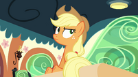 Applejack hears something growling S03E12