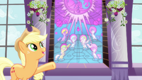 Applejack pointing at stained glass art S4E01