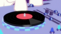 DJ Pon-3's turntables S8E5