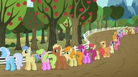 Ponies line up at Sweet Apple Acres to buy Zap Apple Jam.