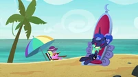 Luna lounging on a beach throne S9E13