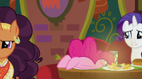 Pinkie eating her food face-first again S6E12