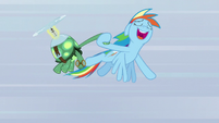 Rainbow flies while singing and holding Tank S5E5
