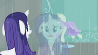 Rarity looking at her reflection in the window S4E08