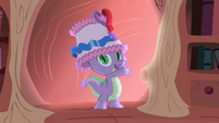 Spike beckoning Twilight outside S1E01