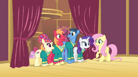 The Ponytones backstage S4E14