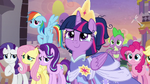 Twilight giving princesses a tearful smile S9E26