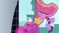 Twilight pulls balloon behind castle building S9E4