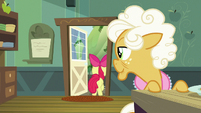 Apple Bloom leaving the house again S9E10