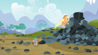 Applejack Running up the Pile S3E09