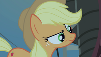 Applejack looking around S4E20