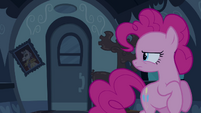 Pinkie Pie noticing crooked picture S2E24