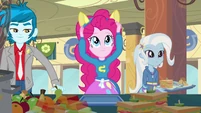 Is it time for another weird Pinkie party?