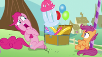 Pinkie Pie shocked at what balloon she made S5E19