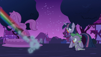 Rainbow flies away from Twilight and Spike S6E15