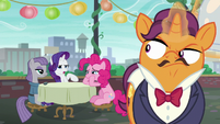 Rarity orders a two-mile-high hot fudge sundae S6E3