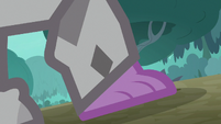Spike's foot gets encased in stone S8E11