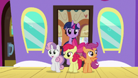 Twilight and Crusaders getting off the train S8E6