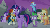 Twilight and friends surprised to see Star Swirl S7E25