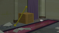 A mouse comes out of behind the box S6E9