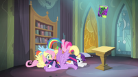 Main ponies back in the library S4E06