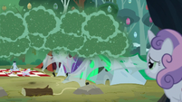 Sweetie Belle looks at the swarm-covered camp S7E16