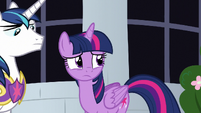 Twilight Sparkle lurking around S9E4