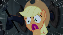 Applejack scared in Hall of Hooves S4E03