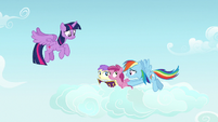 Rainbow nudges fillies toward Twilight Sparkle S7E14