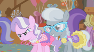 S01E12 Diamond Tiara i Silver Spoon naśmiewają się z Apple Bloom