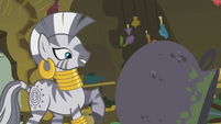 Zecora looks at the spilled bowl S1E09