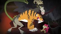 Chimera cornering Apple Bloom S4E17
