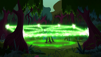 Chrysalis surrounded by ritualistic magic S8E13