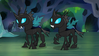 Evil changelings looking confused S8E22