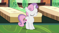 Filly Sweetie Belle dancing on the train S9E22