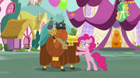Pinkie rubbing Rutherford S5E11