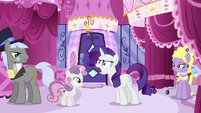 Rarity shouting in Carousel Boutique S6E14