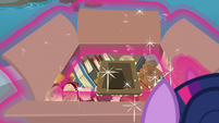 Twilight Sparkle opens her package S9E5