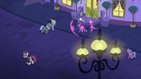 Twilight teleports outside the restaurant S5E12