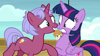 Cruise Pony 1 getting close to Twilight Sparkle S7E22