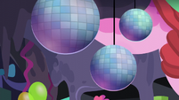 Disco balls S5E11