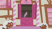 Pinkie Pie beckons with hoof "come here!" S1E9